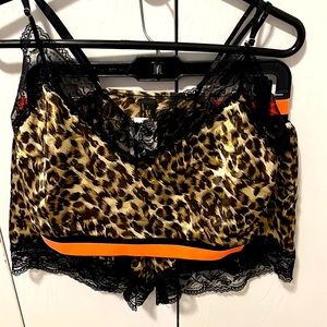 Sexy cheetah 2 piece lingerie set from Windsor. It is a size medium.
